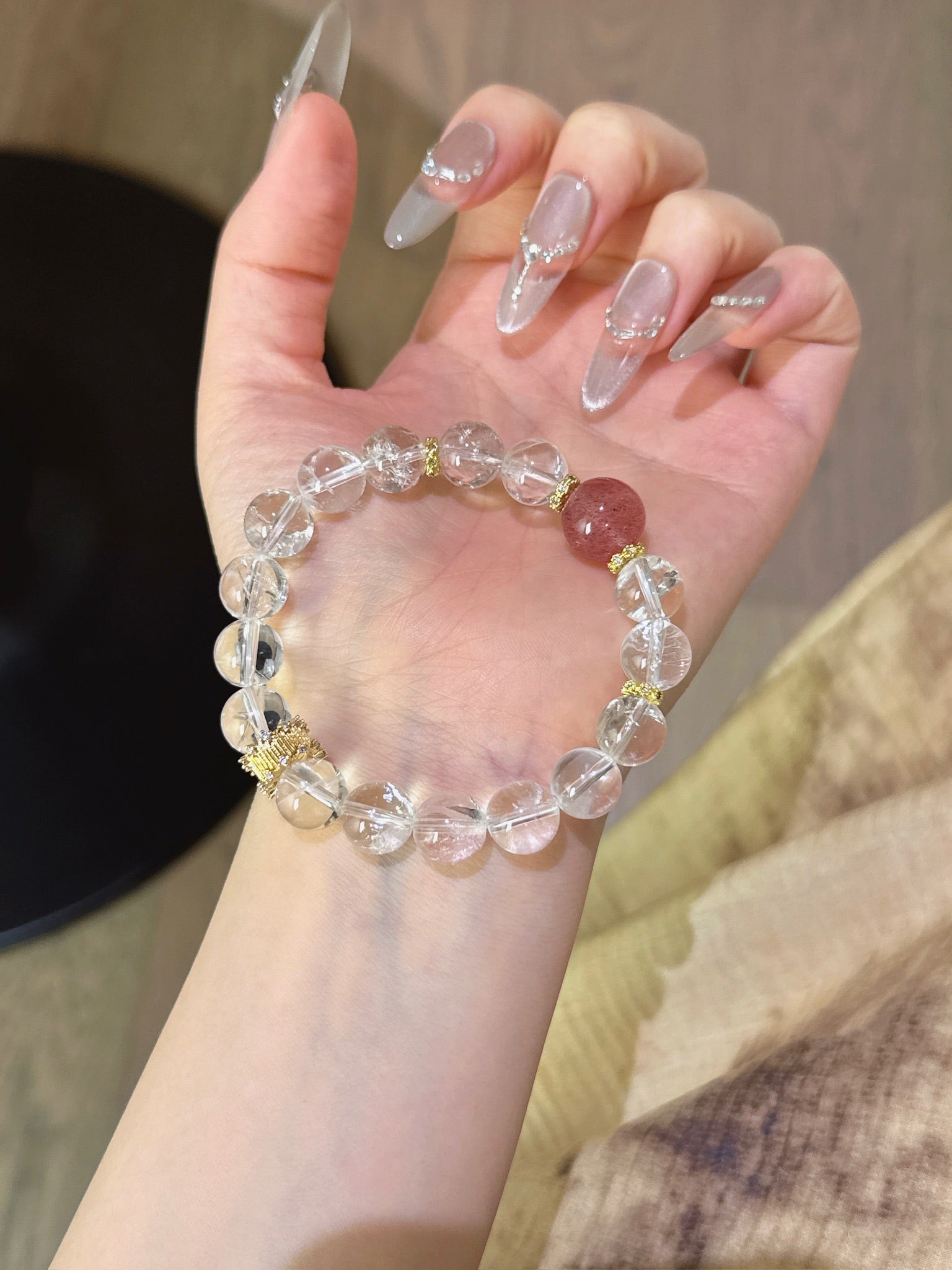 ▫️▪️ White Ace Strawberry Crystal Bracelet
